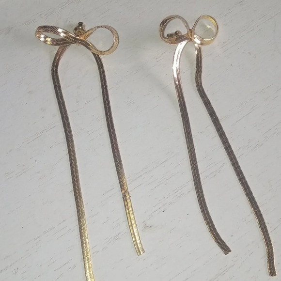 Gold tone bow dangle earrings - Picture 1 of 3